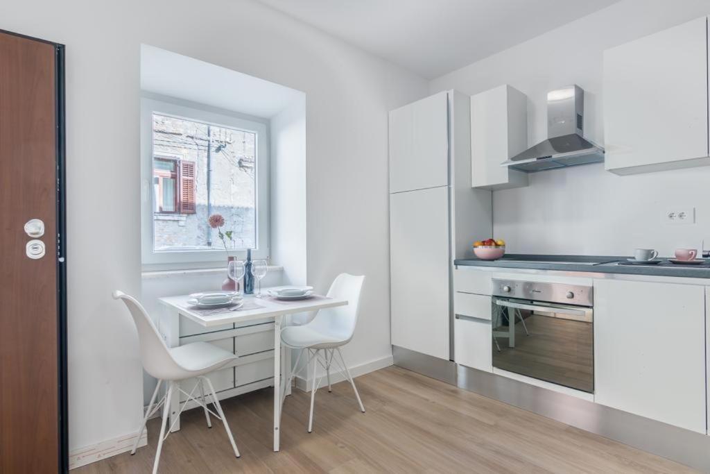 Apartment Klara Free Parking, Center プーラ エクステリア 写真
